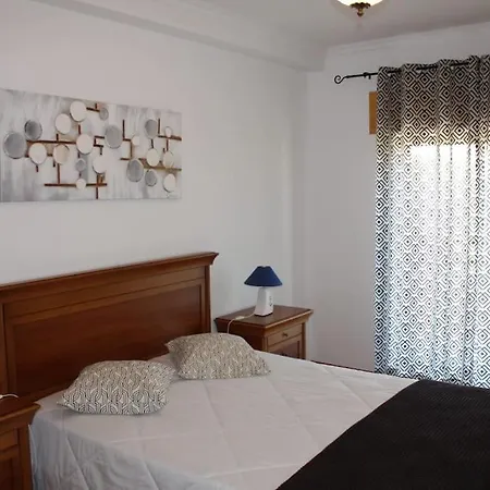 Lovely With Swimming Pool And Parking Sesimbra