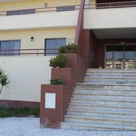 Lovely With Swimming Pool And Parking * Sesimbra